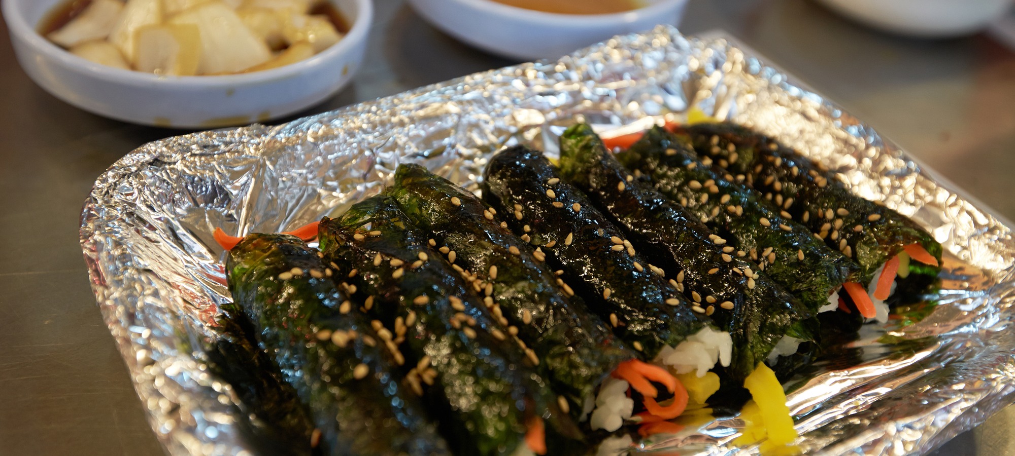 Food stalls and market texture in Seoul