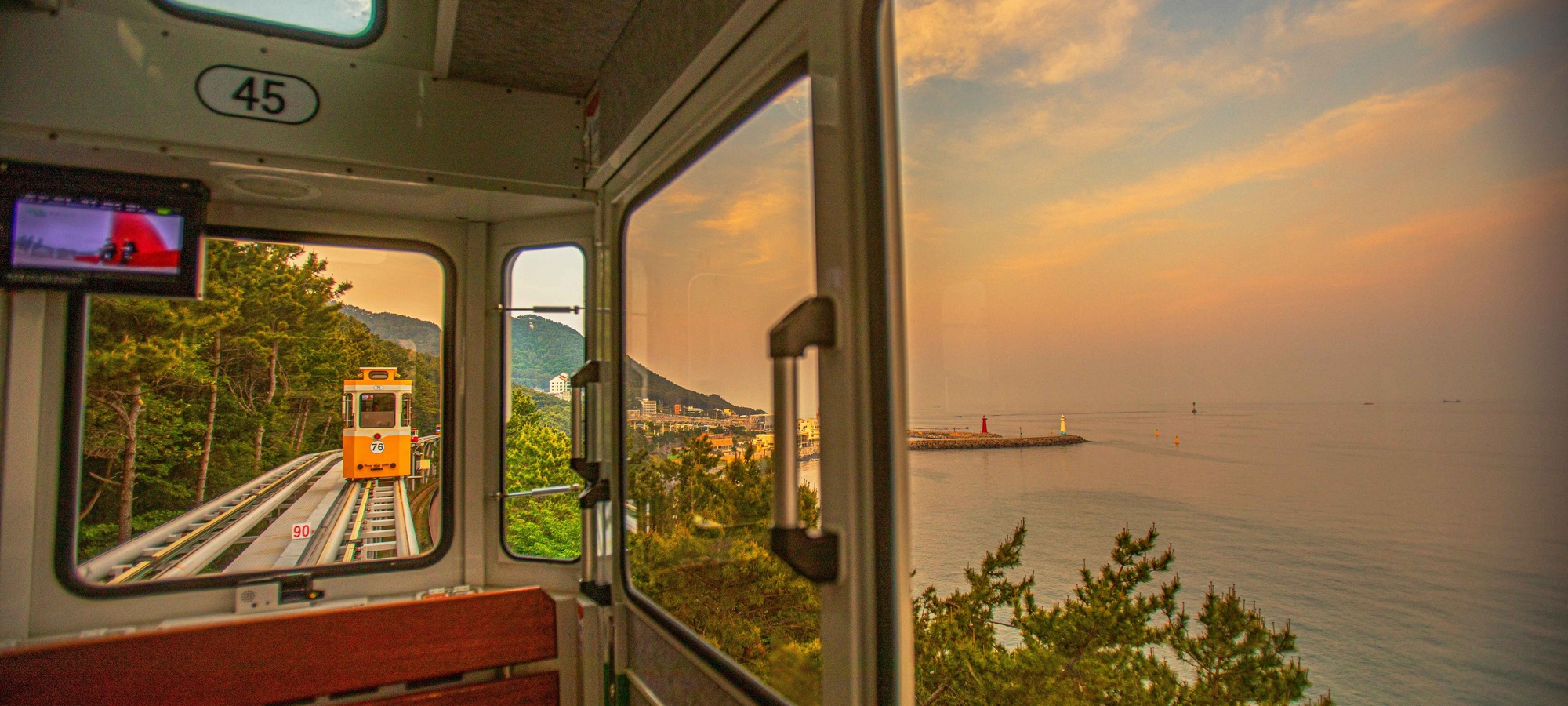 Sky Capsule on Blueline Park Sky Capsule + Oryukdo + Huinnyeoul + Gamcheon